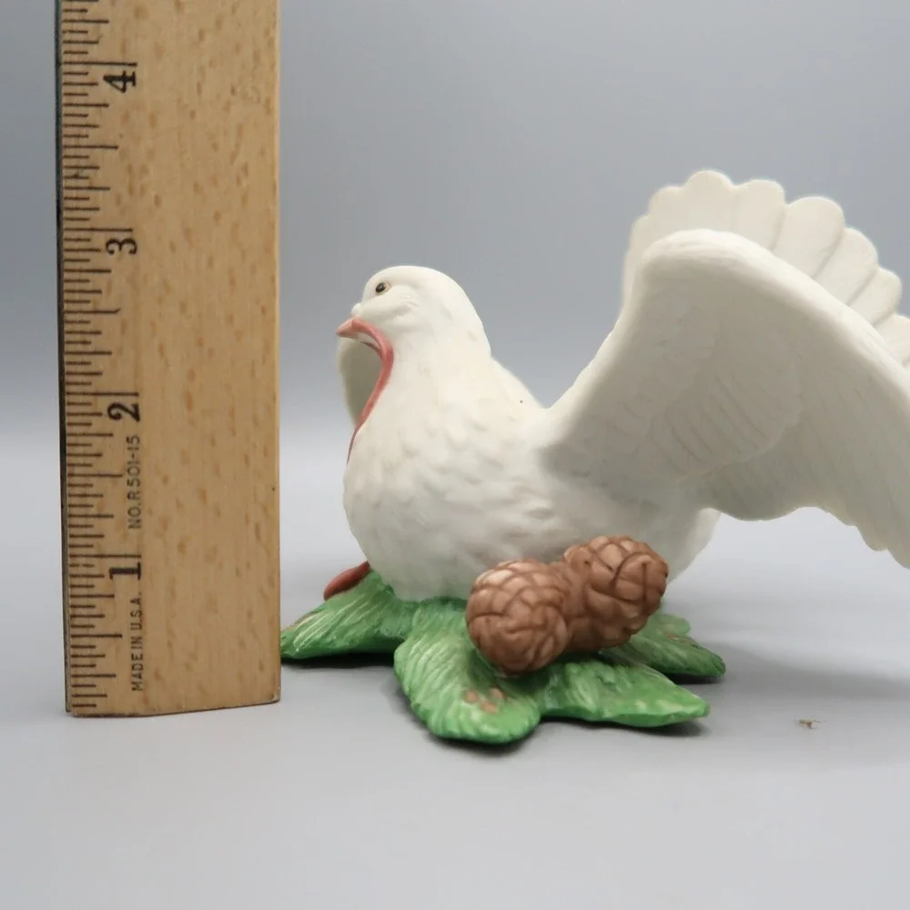 Vintage 1992 Enesco White Dove Figurine with ribbon and acorn Open wings